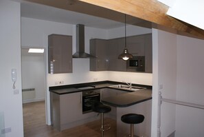 開放式客房, 1 張標準雙人床, 非吸煙房 | 私人廚房 | 大型雪櫃/冰箱、微波爐、焗爐、爐具