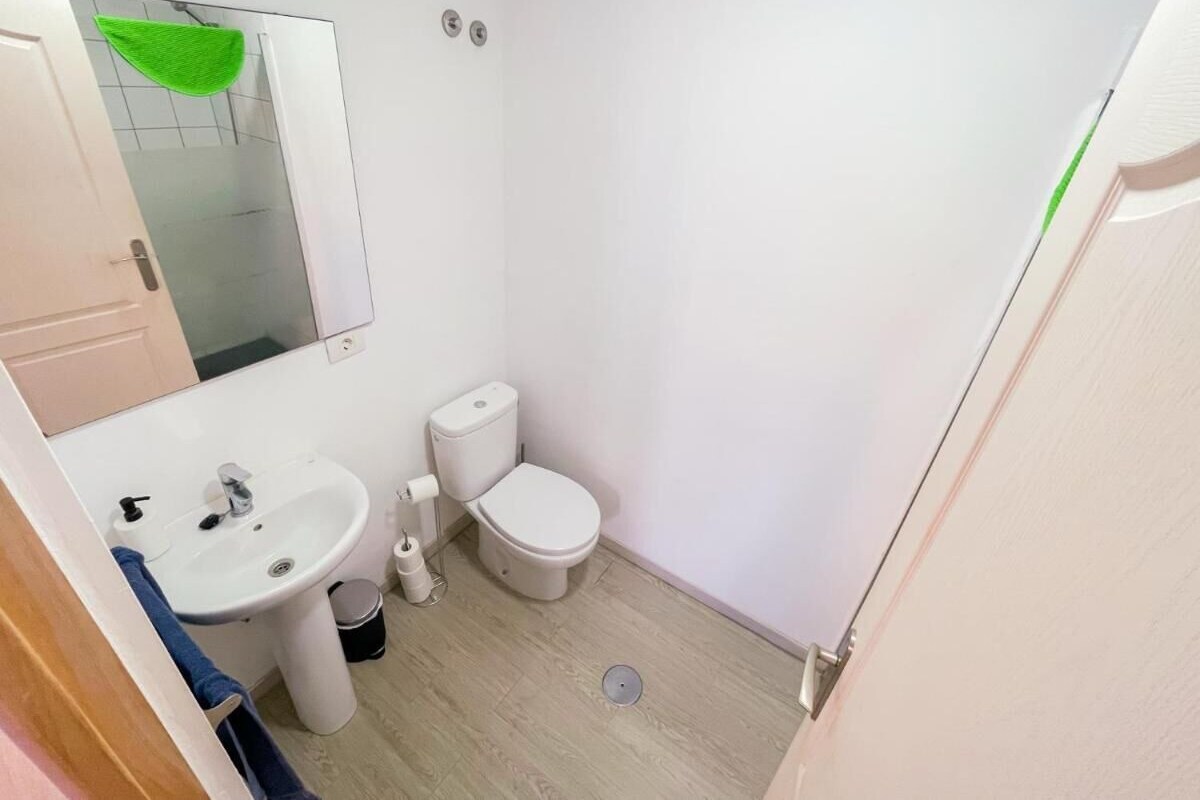 Baño | Regadera, secadora de cabello, toallas, jabón 