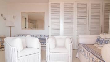 Apartment, 1 Bedroom | Living area