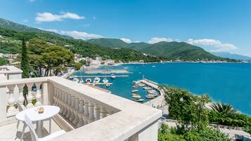 Suite SupĂ©rieure, balcon, vue mer | Vue sur la plage/lâocĂ©an