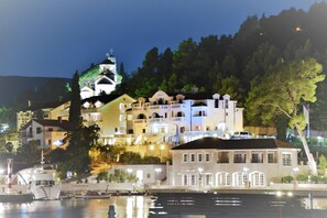 Façade de l’hébergement - soirée/nuit