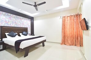 Blackout drapes, soundproofing, iron/ironing board, free WiFi - JK Residency (Tiruchirappalli)