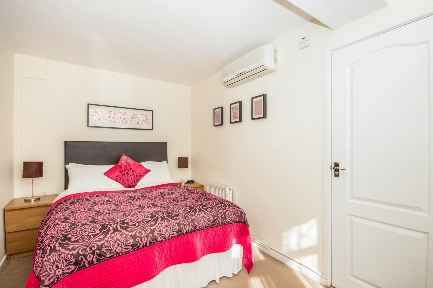 Wifi gratis y ropa de cama