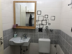 Departamento | Amenidades de baño | Regadera, amenidades de baño gratuitas, secadora de cabello, toallas 
