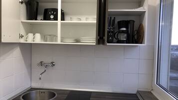 Apartment | Private kitchenette | Full-sized fridge, stovetop, coffee/tea maker, electric kettle