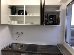Apartamento | Cozinha americana privada | Geladeira grande, cooktop, cafeteira/chaleira, chaleira elétrica