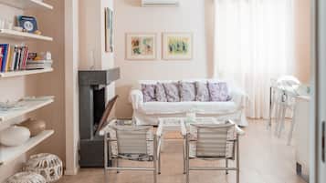 Télévision à écran plat, cheminée