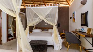 In-room safe, free WiFi, bed sheets