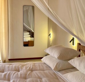 Superior Quadruple Room, 2 Double Beds | In-room safe, free WiFi, bed sheets - Auberge De La Table (Toliara)