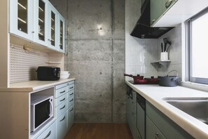 Full-size fridge, microwave, rice cooker, cookware/dishes/utensils - Amuse Villa KONFORTA (Chatan)