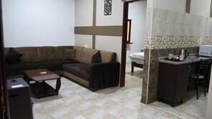 2 bedrooms, premium bedding, minibar, in-room safe - Alfawanees Hotel Apartments (Amman)