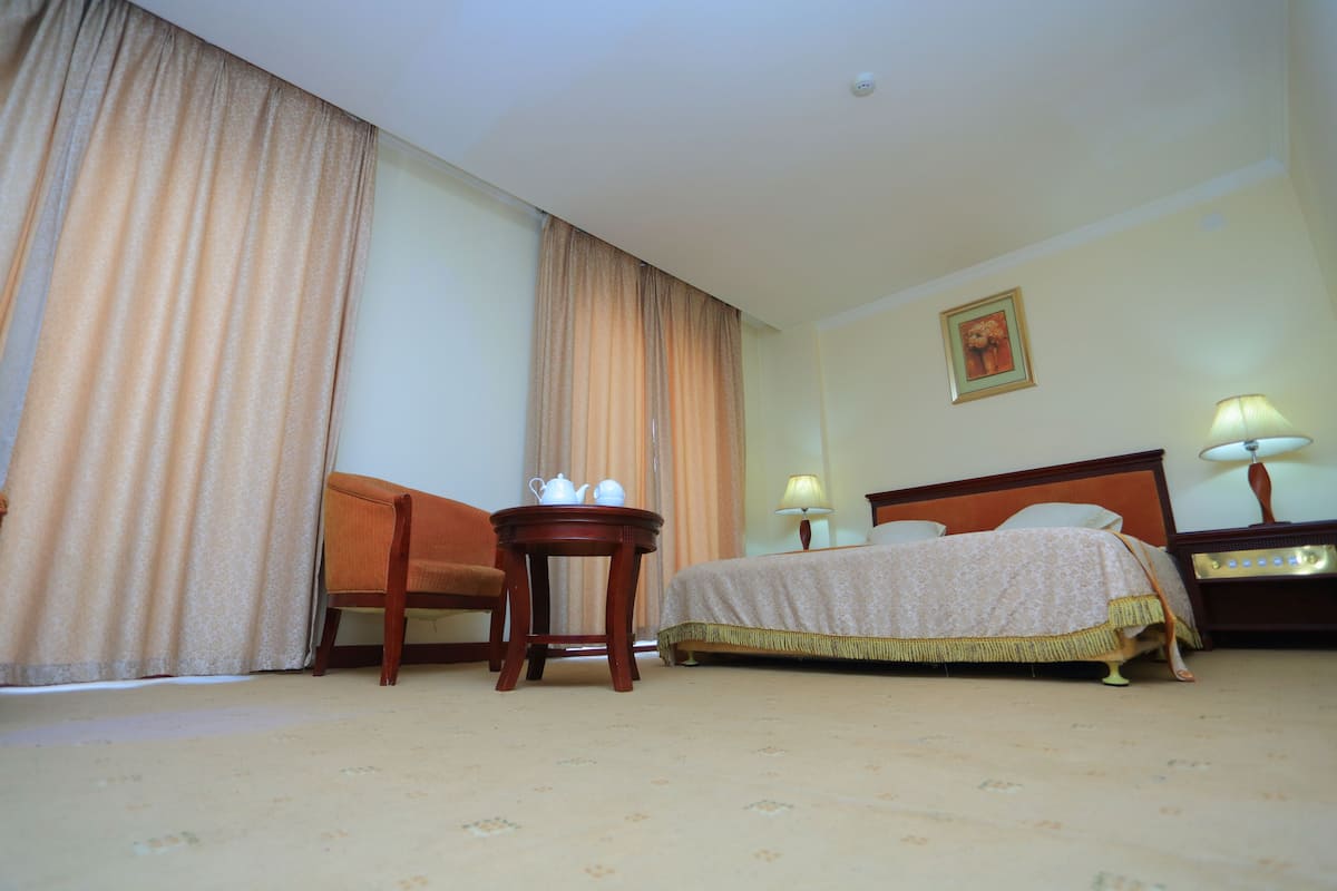 In-room safe, desk, laptop workspace, soundproofing