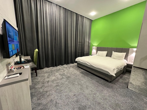 Elite Suite | Egyptian cotton sheets, premium bedding, down comforters - İstanbul Gold Hotel Baku (Baku)