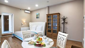 Suite Studio Luxe | 1 chambre, literie de qualité supérieure, décoration personnalisée