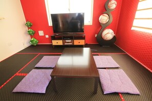 薄型テレビ、DVD プレーヤー