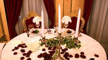 Lunch and dinner served, Italian cuisine