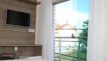 18 quartos, frigobar, individualmente mobiliados, escrivaninha