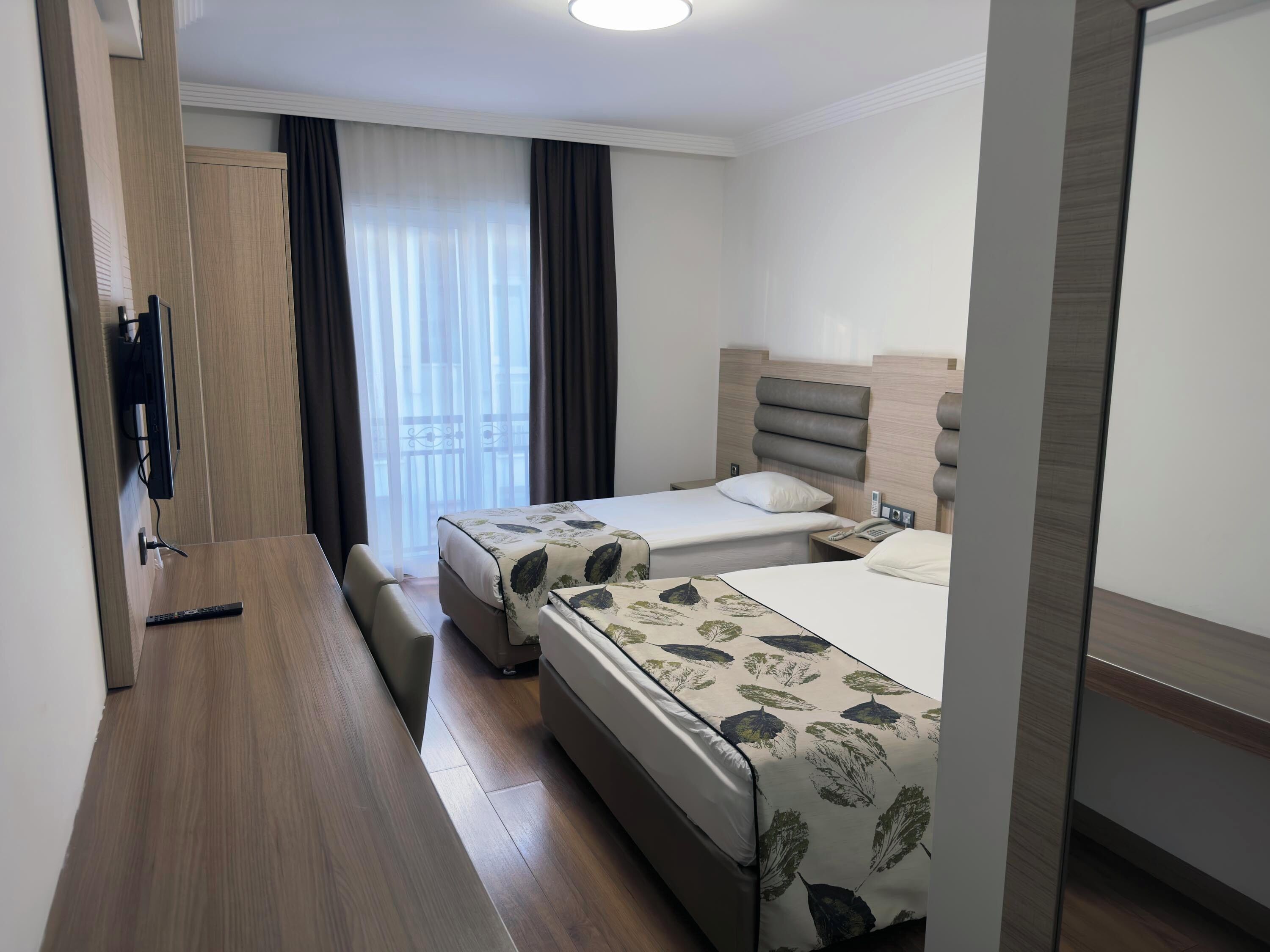 standard double or twin room | desk, free wifi, bed sheets