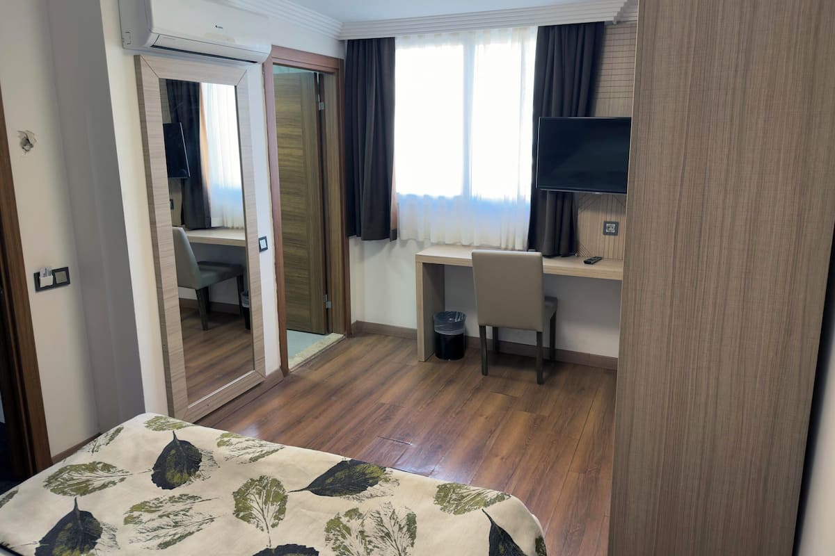 Standard Room, 1 Bedroom | Desk, free WiFi, bed sheets