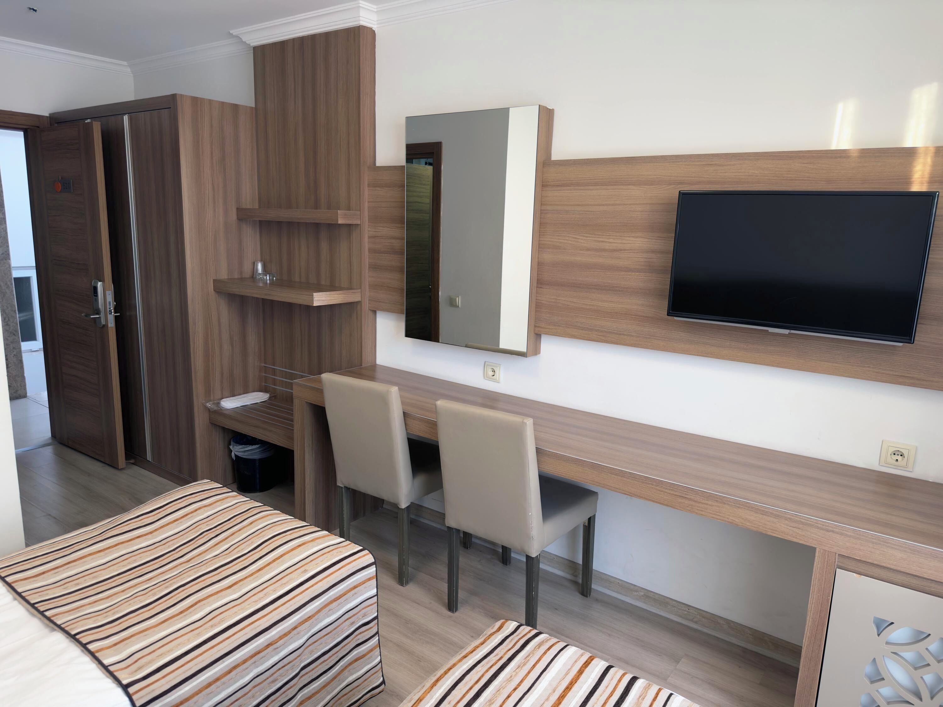 standard double or twin room, balcony | desk, free wifi, bed sheets