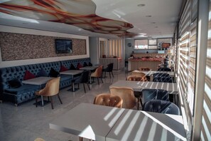 Lobby sitting area - Hotel Mandalin (Antalya)