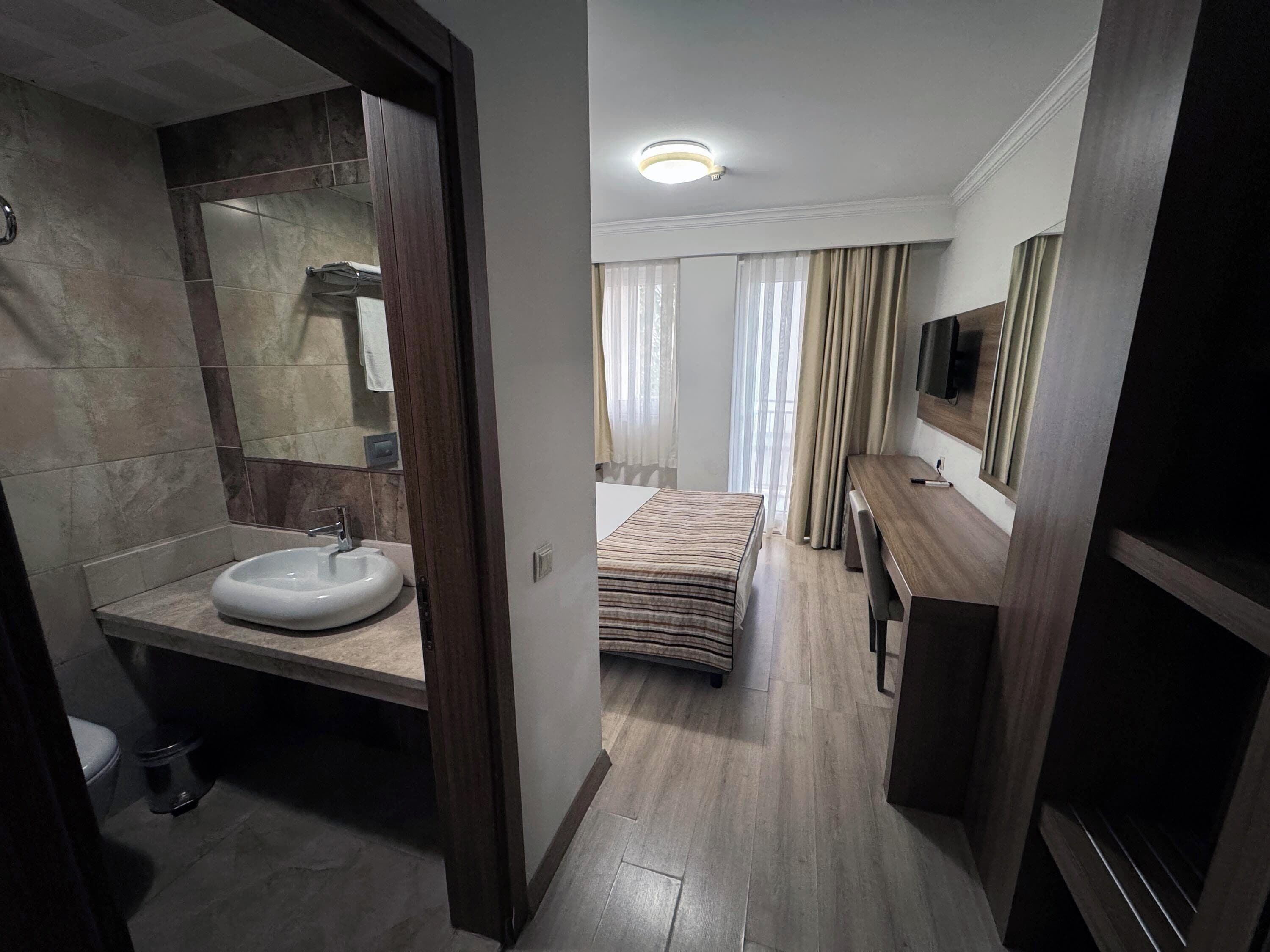 standard double or twin room, balcony | desk, free wifi, bed sheets