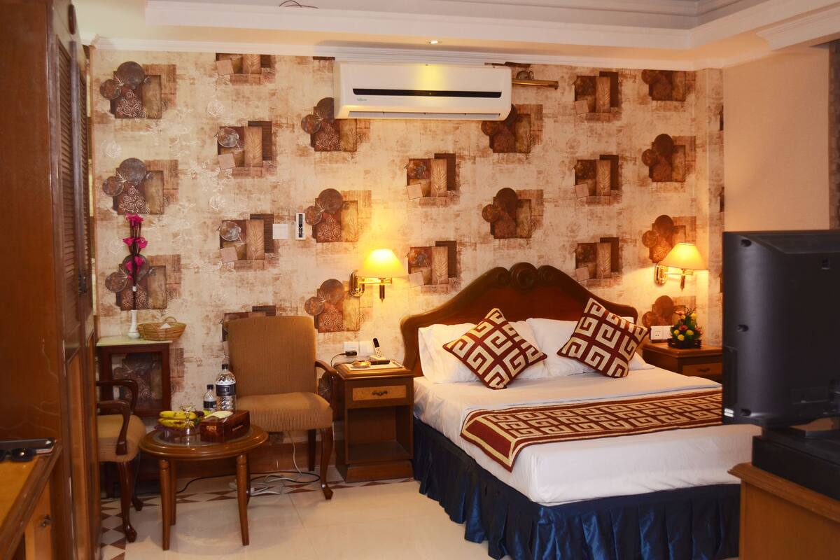 deluxe double room | in-room safe, laptop workspace, blackout curtains, soundproofing