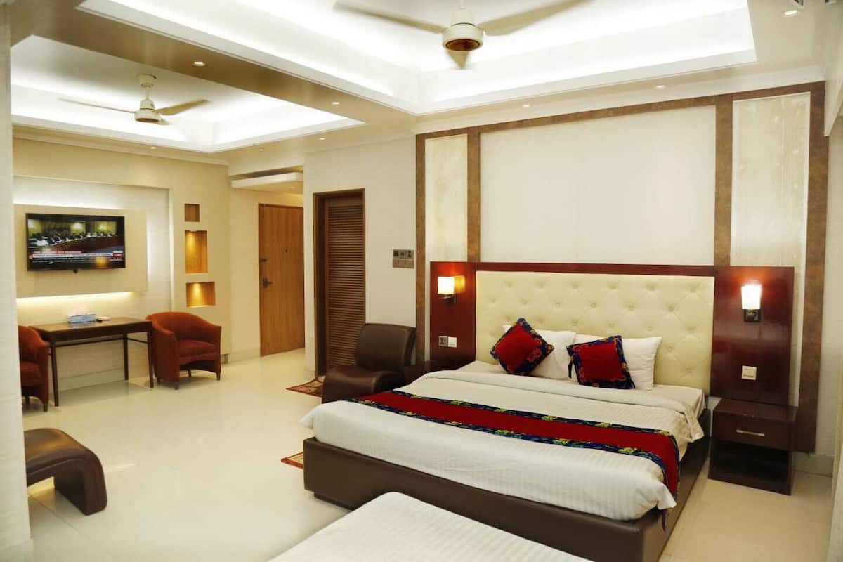 In-room safe, laptop workspace, blackout curtains, soundproofing