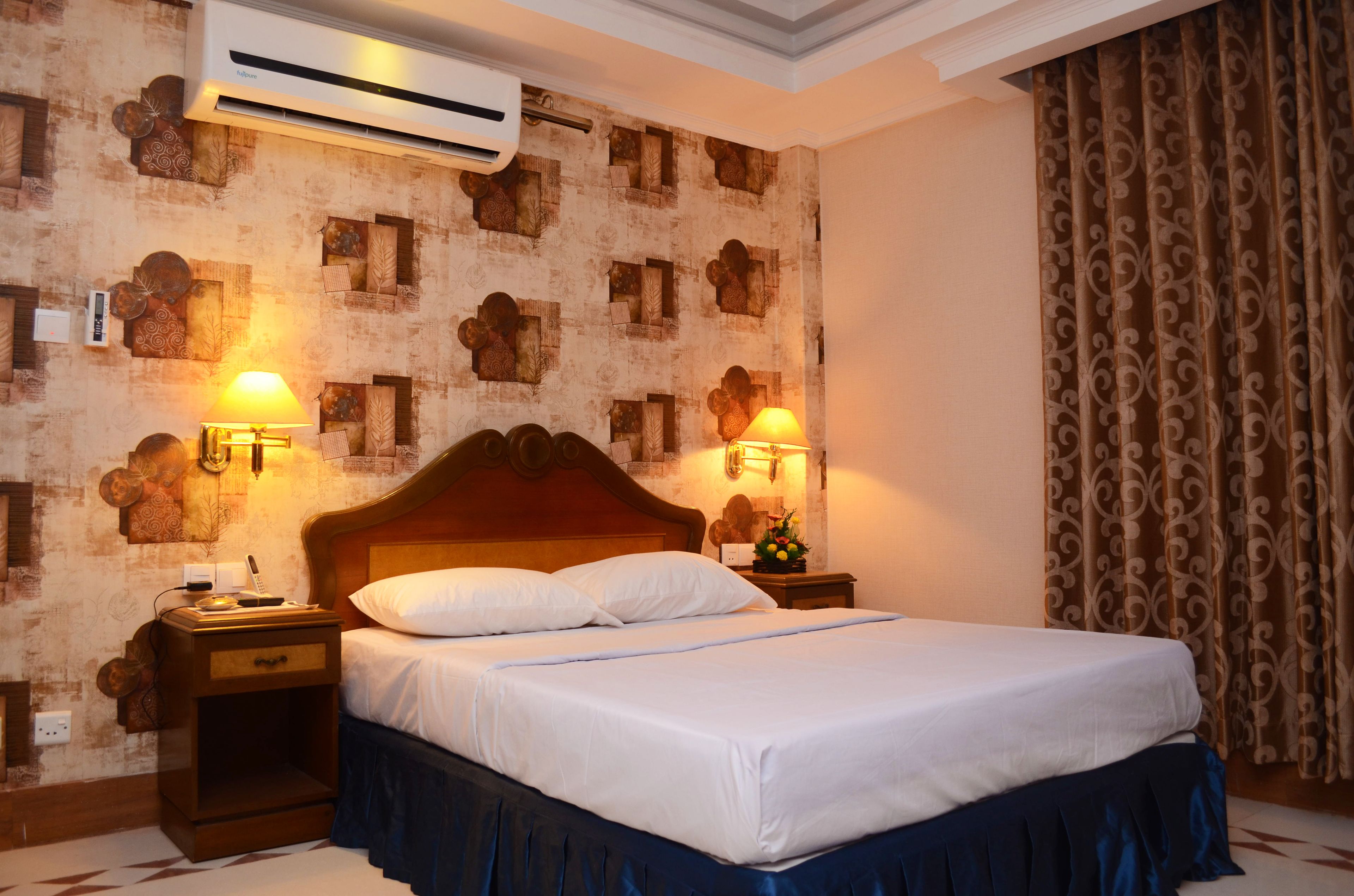 Deluxe Double Room | In-room safe, laptop workspace, blackout curtains, soundproofing