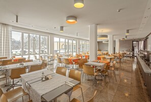 Déjeuner et dîner servis sur place, spécialités Cuisine allemande