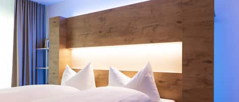 Comfort Double or Twin Room | 1 bedroom, desk, laptop workspace, blackout drapes