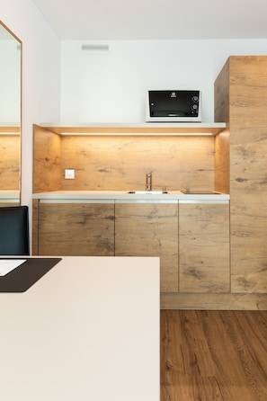 Business Double or Twin Room | Desk, laptop workspace, blackout drapes, soundproofing - Trip Inn Jet Hotel Zürich Airport (Ruemlang)