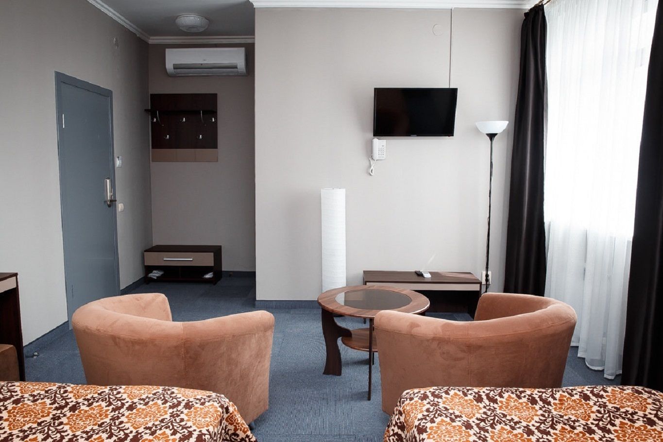 Kahden hengen standard-huone (kaksi sänkyä) | Allergiatestatut vuodevaatteet, tallelokero huoneessa, työpöytä