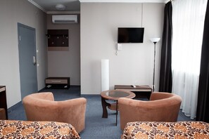 Literie hypoallergénique, coffres-forts dans les chambres, bureau