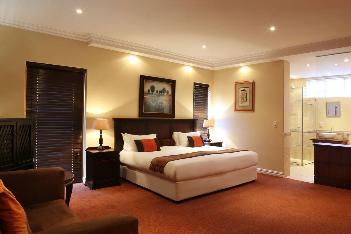 Deluxe Double or Twin Room, Partial Lake View | Premium bedding, in-room safe, desk, blackout curtains