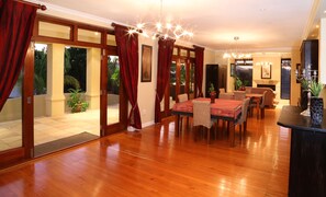 Ilmainen päivittäinen buffetaamiainen 