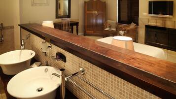 Deluxe Double Room, Lagoon View | Bathroom | Separate bathtub and shower, deep-soaking bathtub, free toiletries