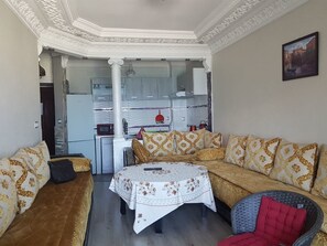 Appartement, 1 chambre, non-fumeurs | Coin séjour | Télévision à écran plat de 42 pouces avec chaînes par satellite