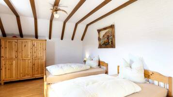 Appartement (inkl. Endreinigungsgebühr von 125 EUR) | 3 Schlafzimmer, individuell eingerichtet, Verdunkelungsvorhänge