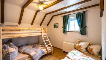 Nhà liên kế truyền thống (incl. final cleaning fee 125 EUR) | 3 phòng ngủ, trang bị nội thất với thiết kế riêng biệt