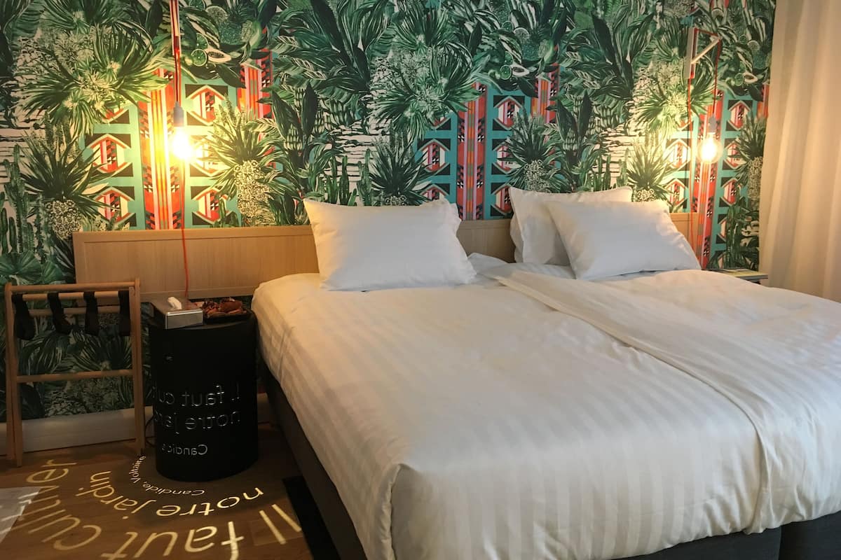 apartment, 2 bedrooms, kitchenette | in-room safe, individually decorated, individually furnished, desk