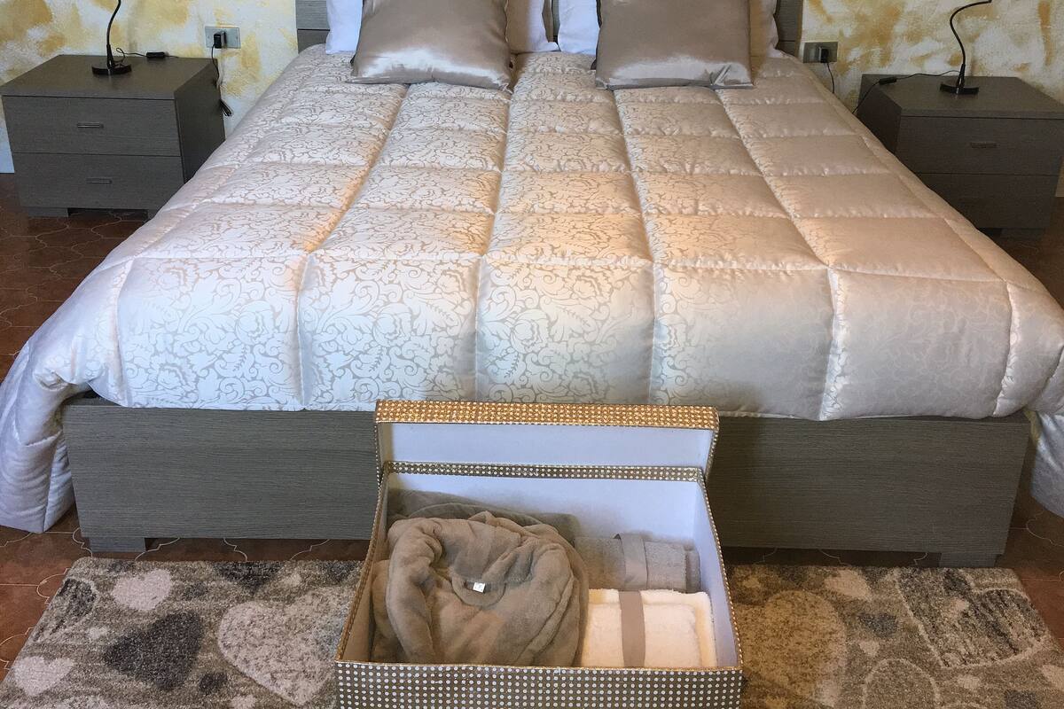 Doppelzimmer, Gemeinschaftsbad | Schallisolierte Zimmer, Bettwäsche