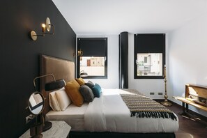 Individually decorated, individually furnished, blackout curtains - La Rosa by The Streets (Barcelona)