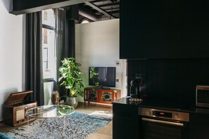 Flat-screen TV - La Rosa by The Streets (Barcelona)