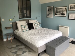 Deluxe Double Room, Balcony | Blackout curtains, soundproofing, free cots/infant beds, rollaway beds - Chambre d'hôtes La Bourdonnaise (Bourdonne)