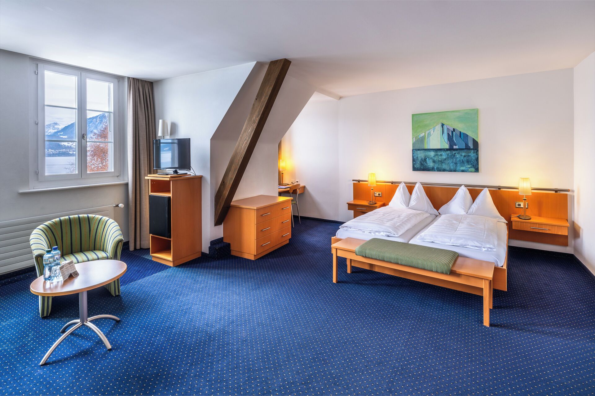 普通套房, 湖景 | 客房內保險箱、書桌、免費無線上網、床單