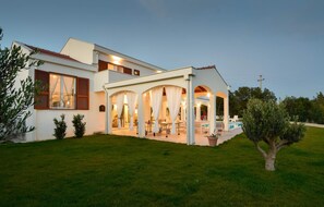 المنشأة من الخارج