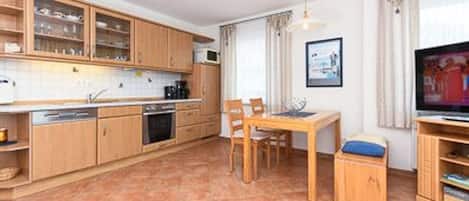 ثلاجة، ميكروويف، فرن، غسالة أطباق