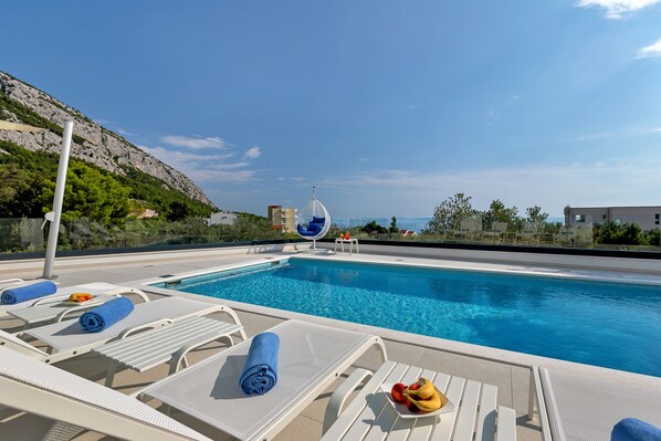 Outdoor pool, a heated pool