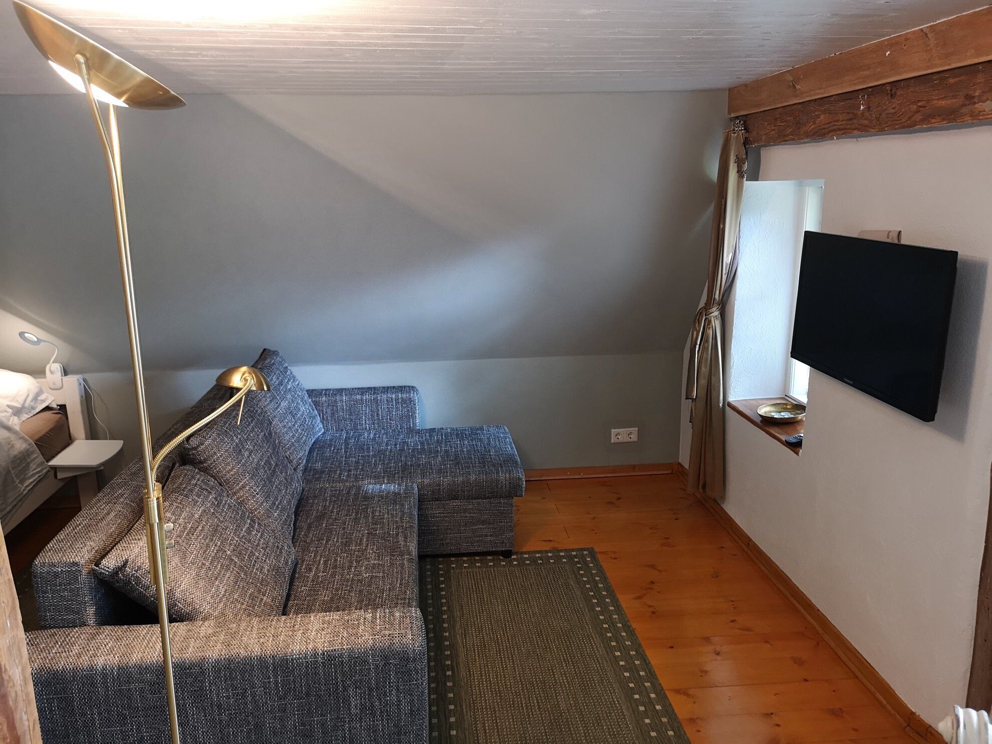 Fernseher, Bücher, Stereoanlage